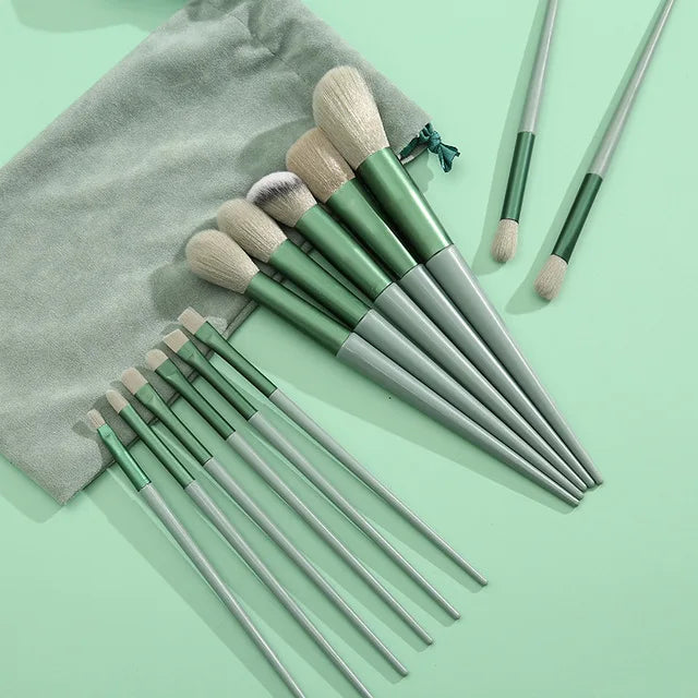 Makeup Brush Set — Concealer, Blush, Powder, Eyeshadow & Foundation Brushes